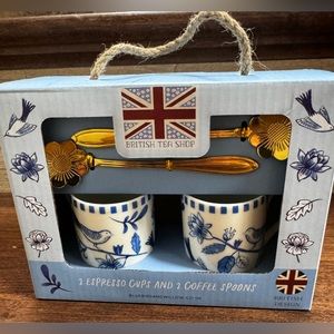 Super Cute 🥰 Daisy 2 Espresso Cups and 2 Coffee ☕️ Spoons 🥄- NEW